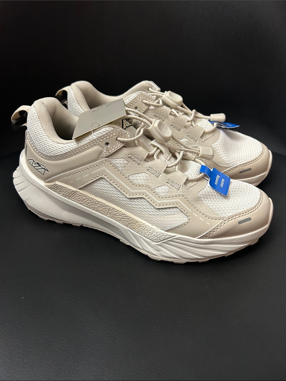 NWT 🆕 Avia Women's Beige Athletic Sneakers - Lightweight Comfort size 7